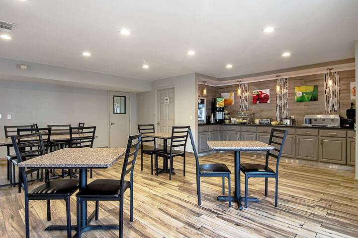 Breakfast/Coffee Service 24 of 32