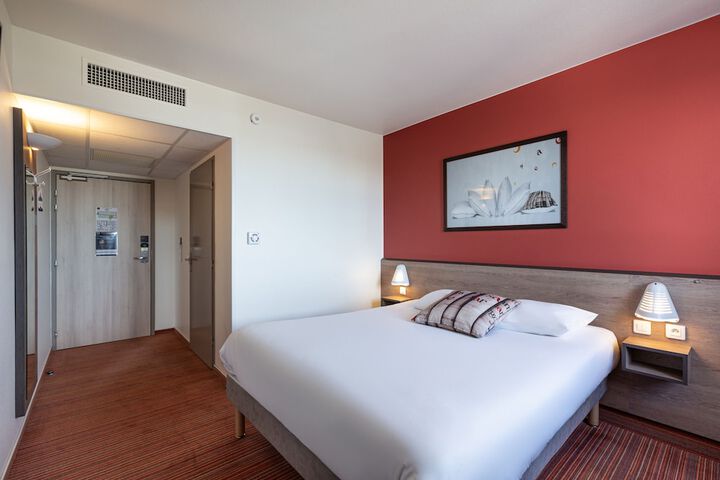 Room 8 of 30