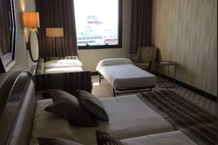 Room 28 of 138
