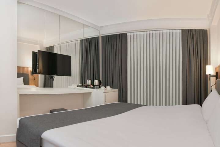 Room 8 of 70