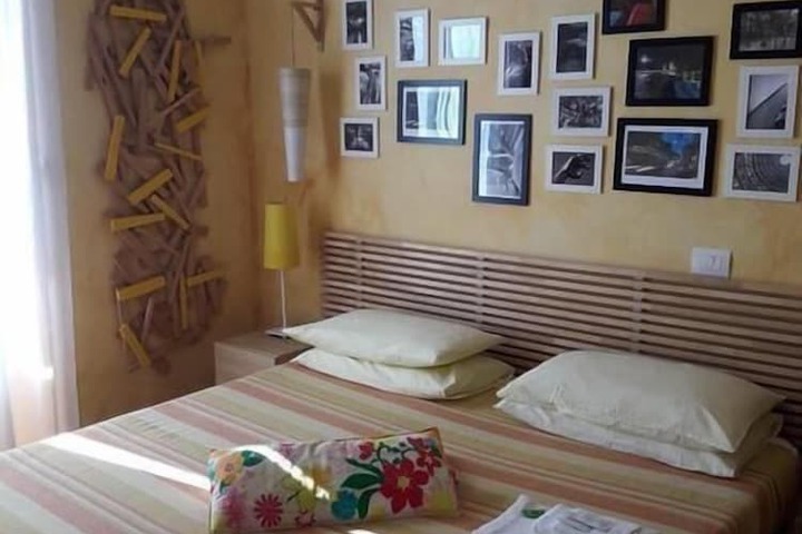 Room 6 of 34
