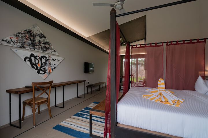 Room 12 of 74