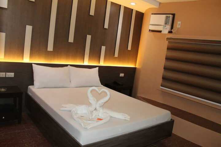 Room 6 of 33