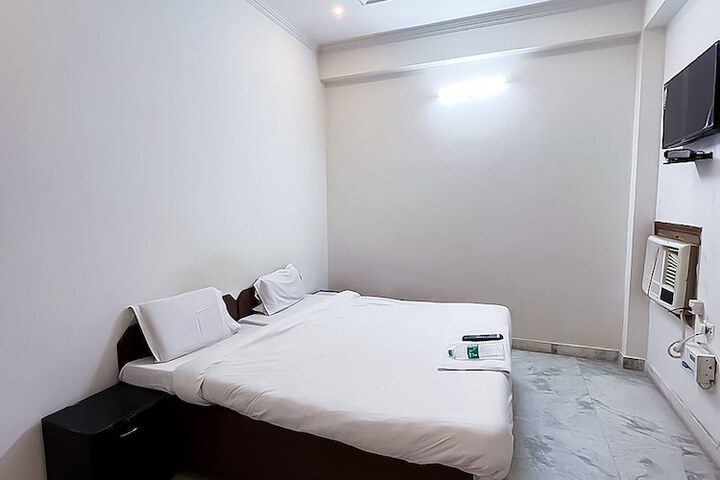 Room 10 of 28