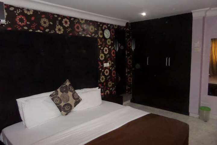 Room 7 of 13