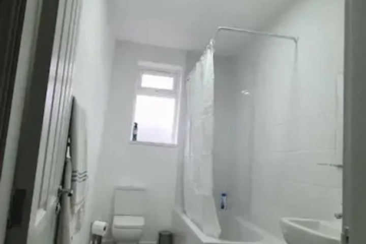 Room 12 of 18
