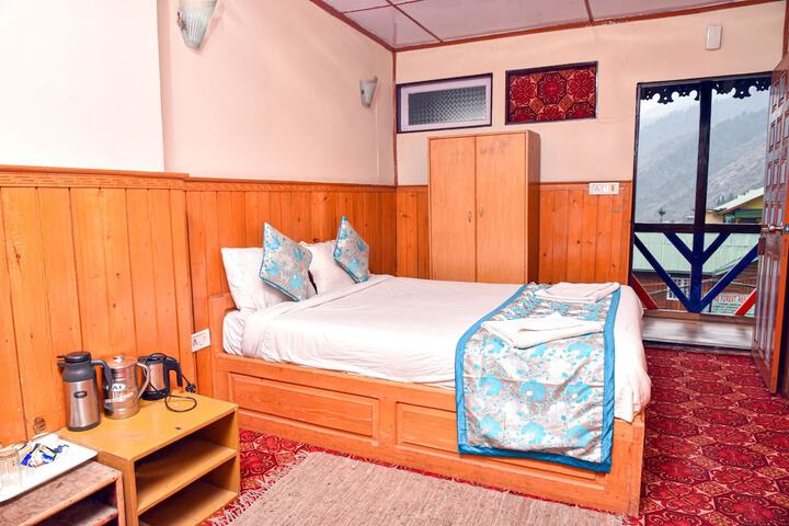 Room 12 of 38