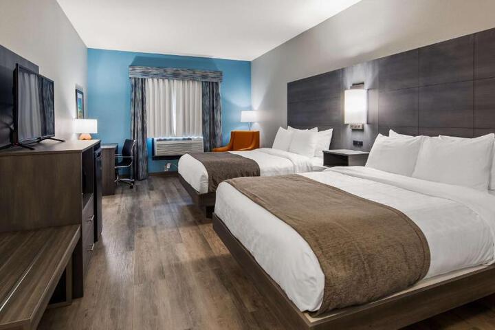 2 Queen Beds Microwave and Refrigerator High Speed Internet Accessible Full Breakfast (4 of 5)