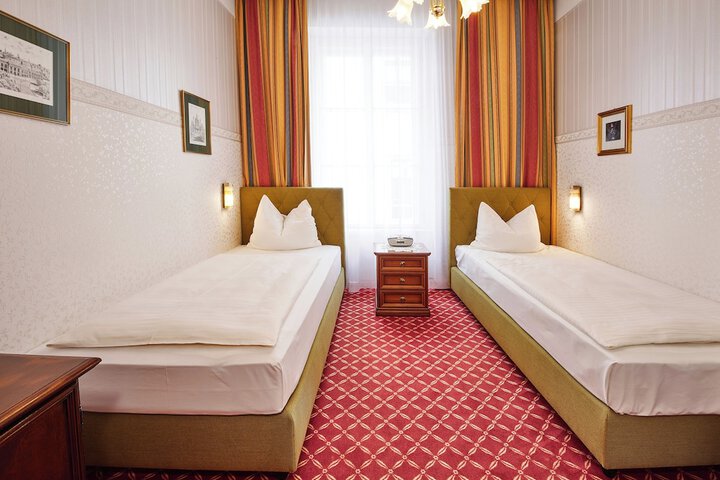 Room 18 of 48