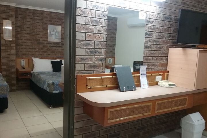 Room 4 of 27