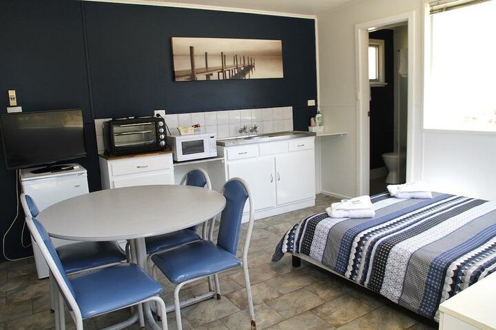 Room 4 of 27