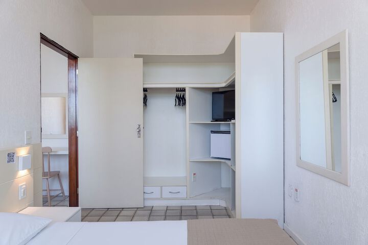 Room 6 of 20