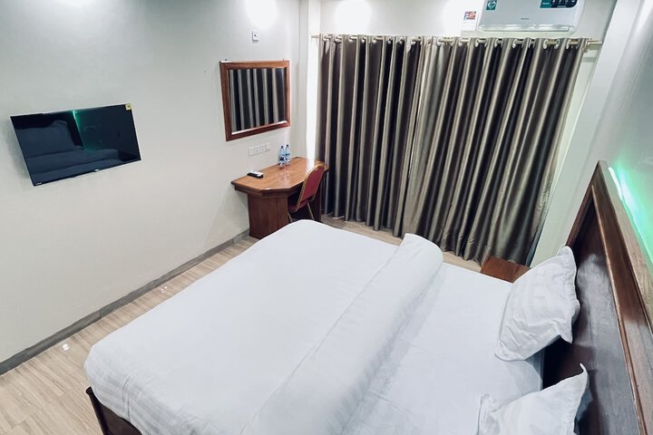 Room 27 of 38