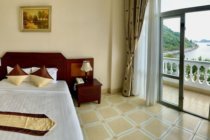 Room 4 of 52