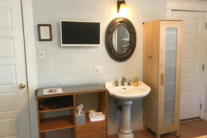 Room 10 of 34