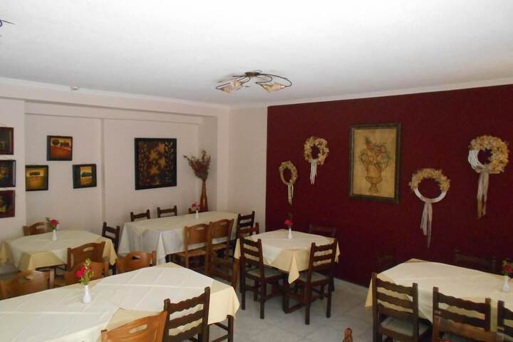 Dining 19 of 24