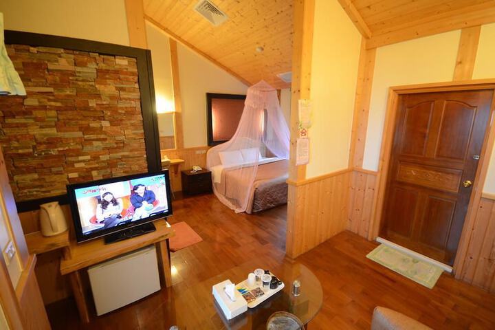 Room 4 of 32