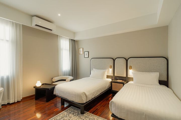 Room 27 of 73