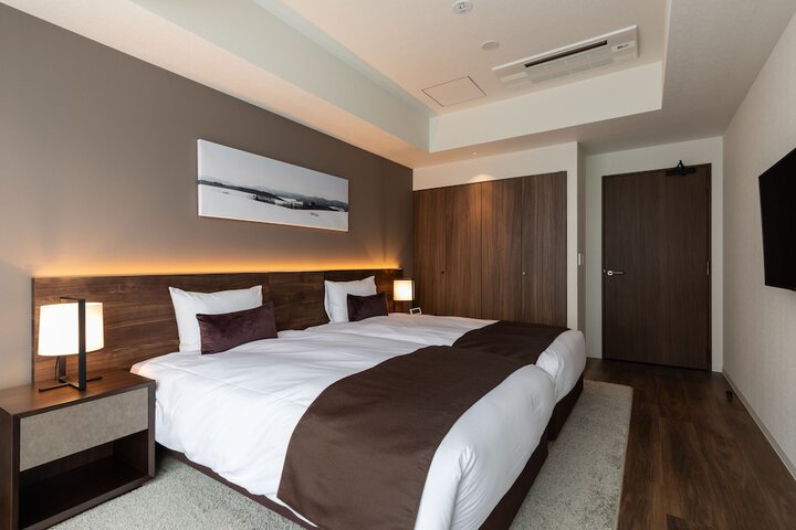 Room 13 of 122