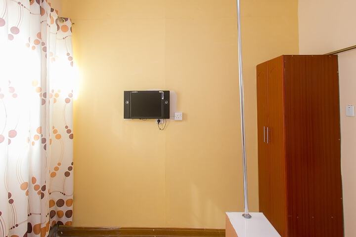 Room 16 of 163