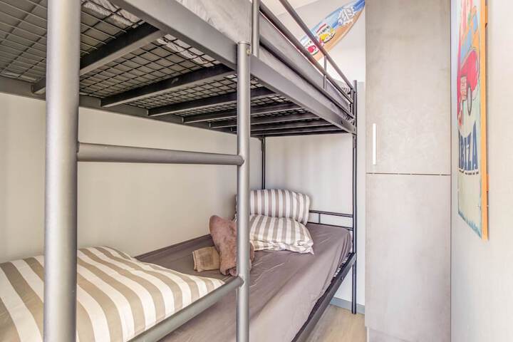 Room 8 of 40