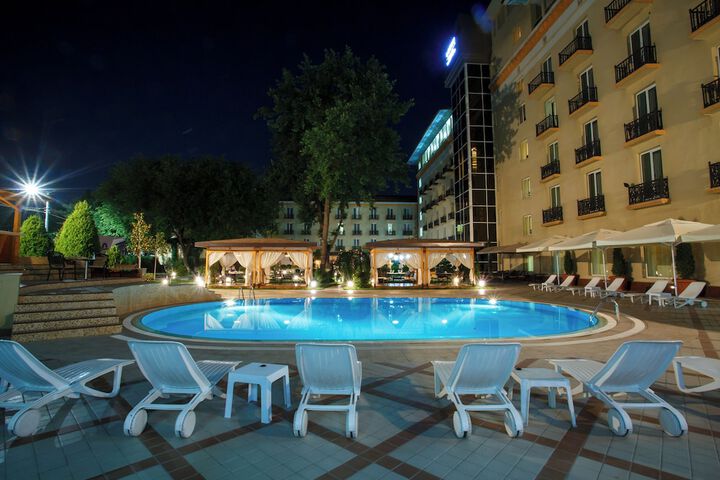 Pools & Facilities