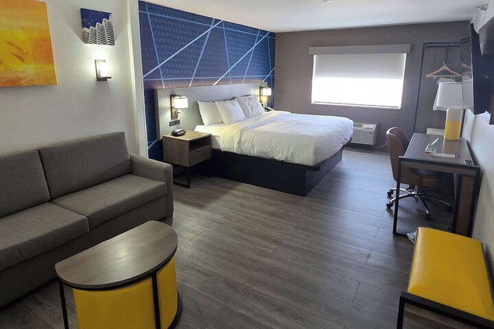 Room 10 of 25