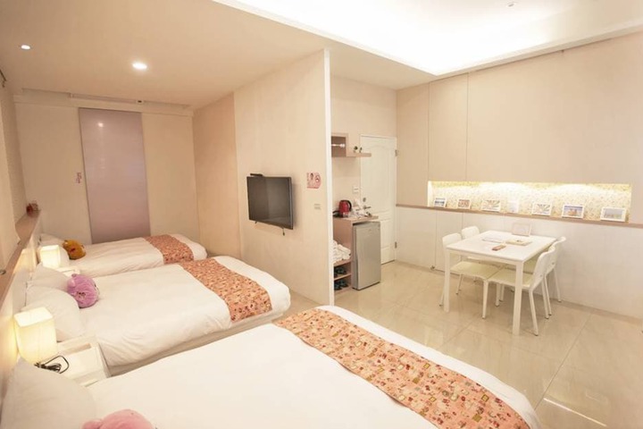 Room 3 of 8