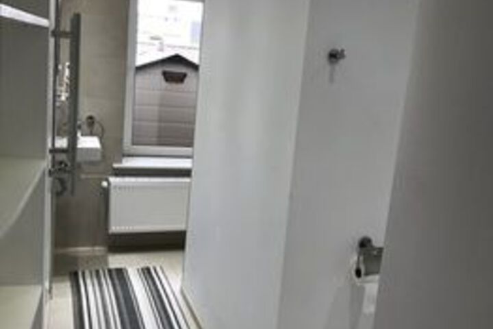 Room 4 of 20