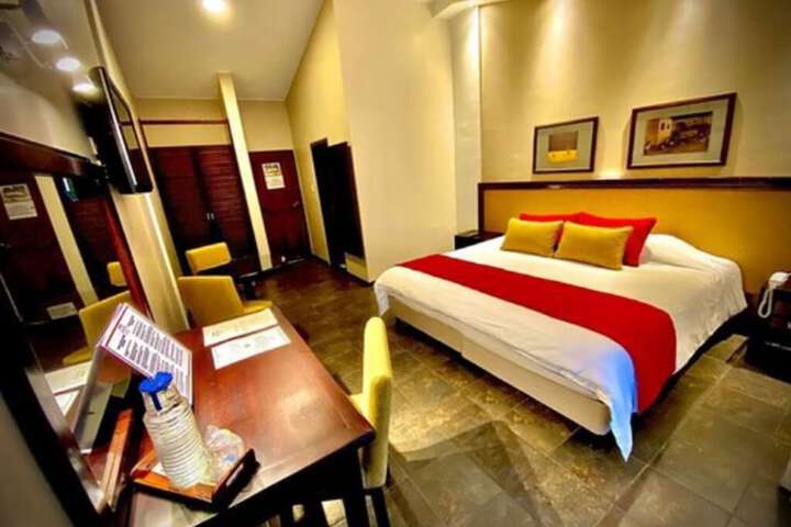 Room 4 of 68