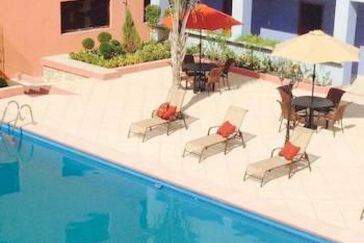 Le Monte Cristo Hotel & Suites