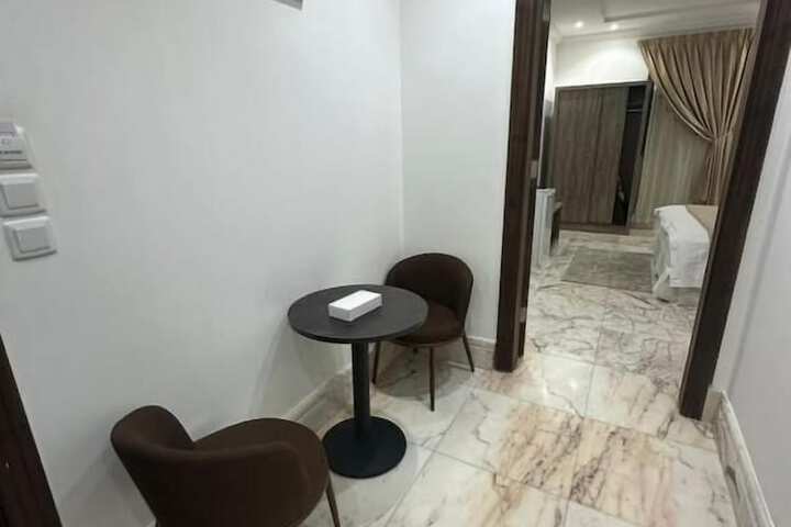 Room 10 of 24
