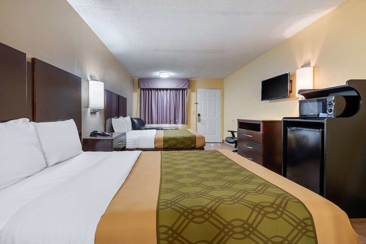 2 Double Beds (9 of 9)