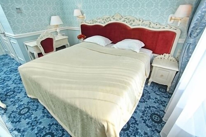 Room 8 of 36