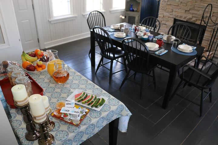 Breakfast/Coffee Service 9 of 16
