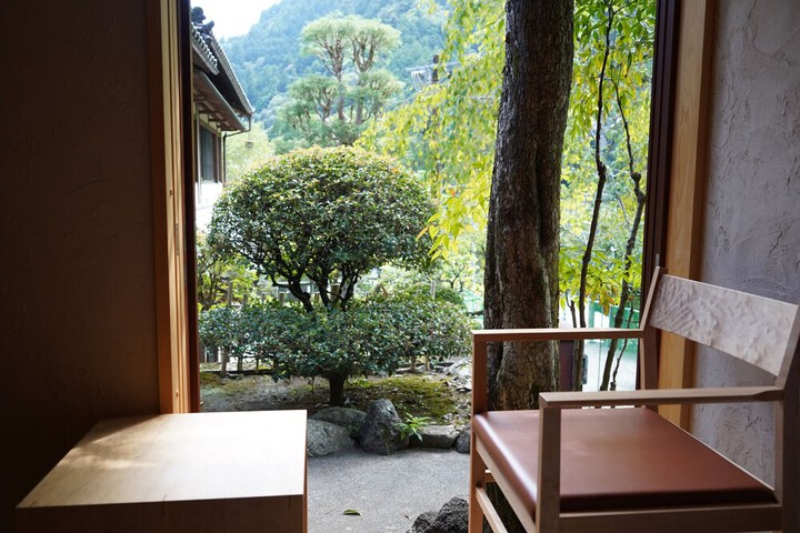 Room 18 of 32