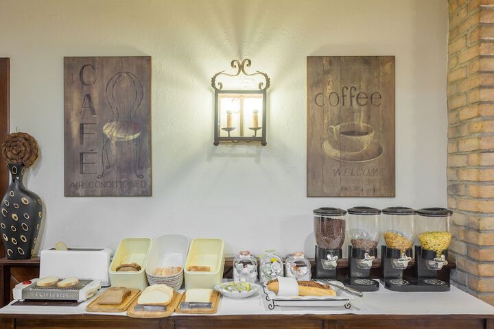 Breakfast/Coffee Service 68 of 76