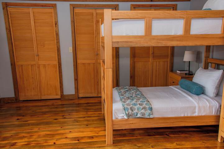 Room 30 of 83