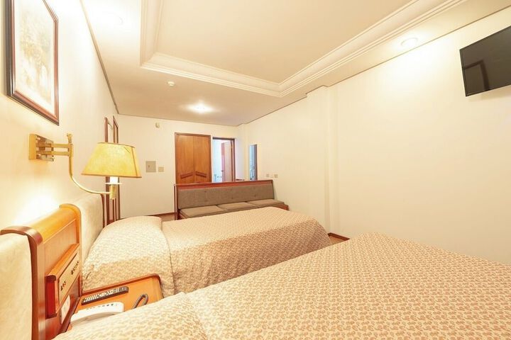 Room 32 of 64