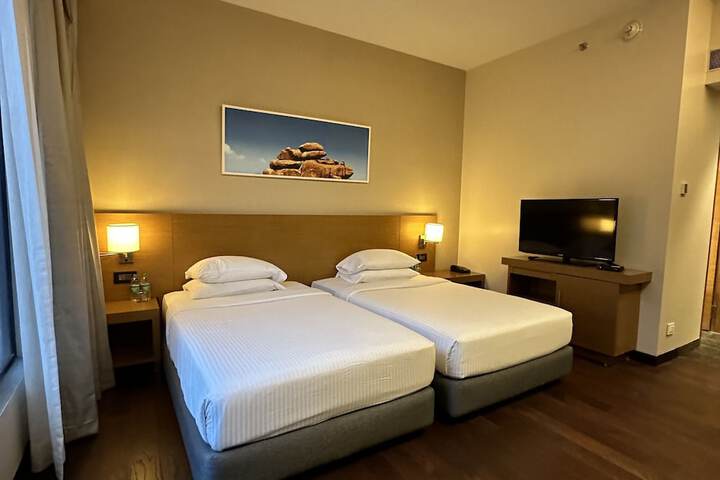 Room 15 of 100