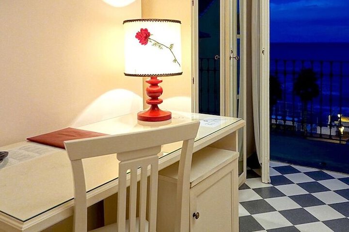 Room 3 of 44