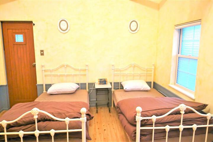 Room 27 of 78