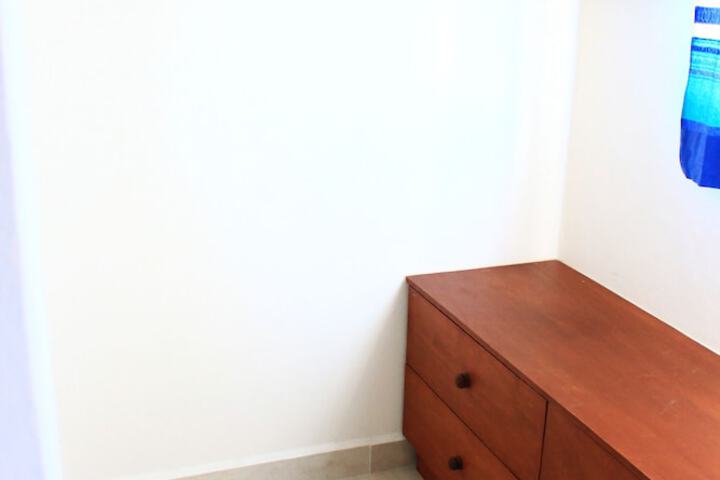 Room 10 of 33