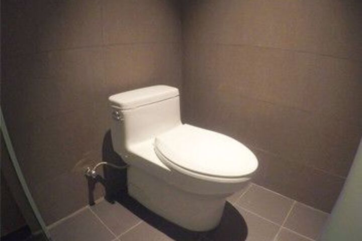 Room 9 of 94