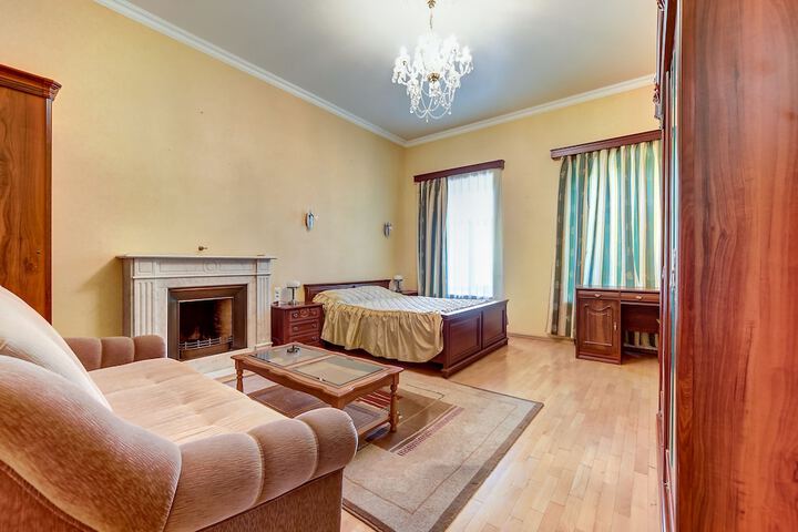 Room 11 of 44