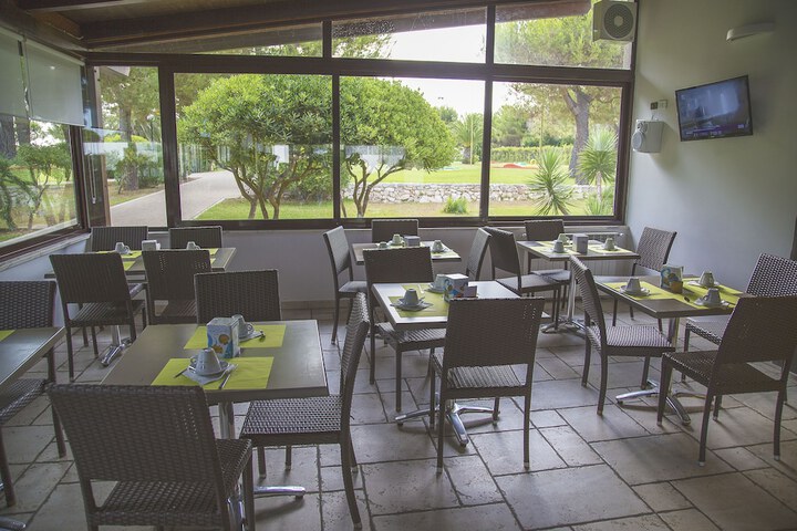 Dining 39 of 62