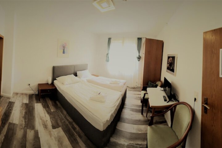 Room 4 of 39