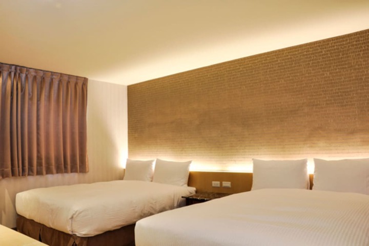 Room 4 of 50