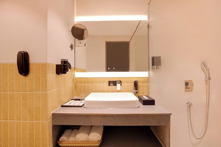 Room 33 of 70