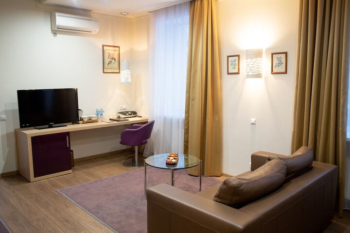 Room 30 of 83